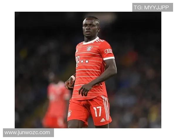 《足球球星神奇操作大揭秘：那些令人瞠目结舌的绝技瞬间》