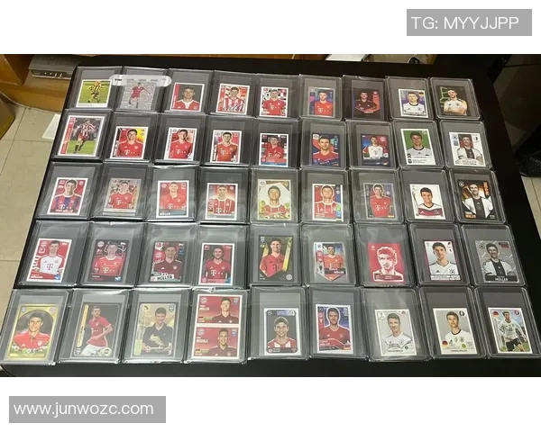 足球手雷盒球星卡开包揭秘 难得一见的珍稀卡片与隐藏惊喜